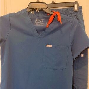 FIGS Women’s Scrub Set